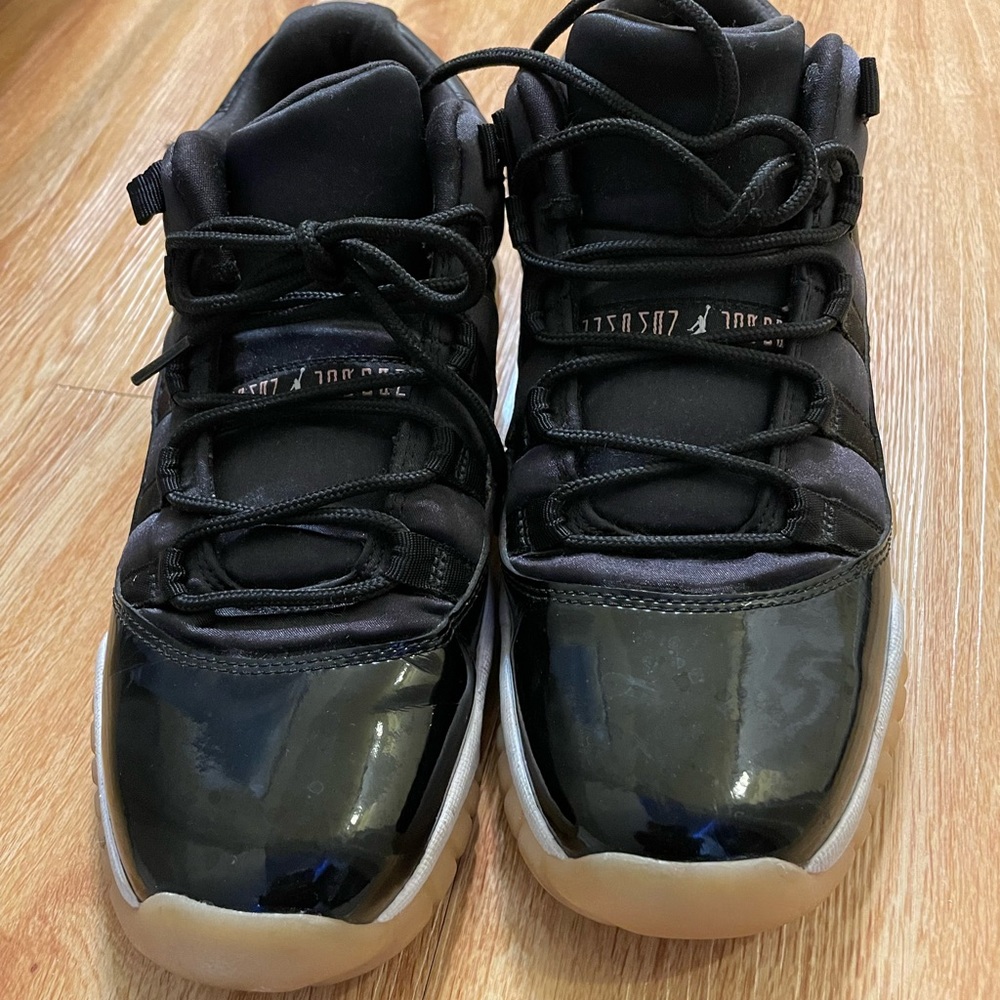 Women’s Jordan 11 Bleached Coral - Picture 6 of 6